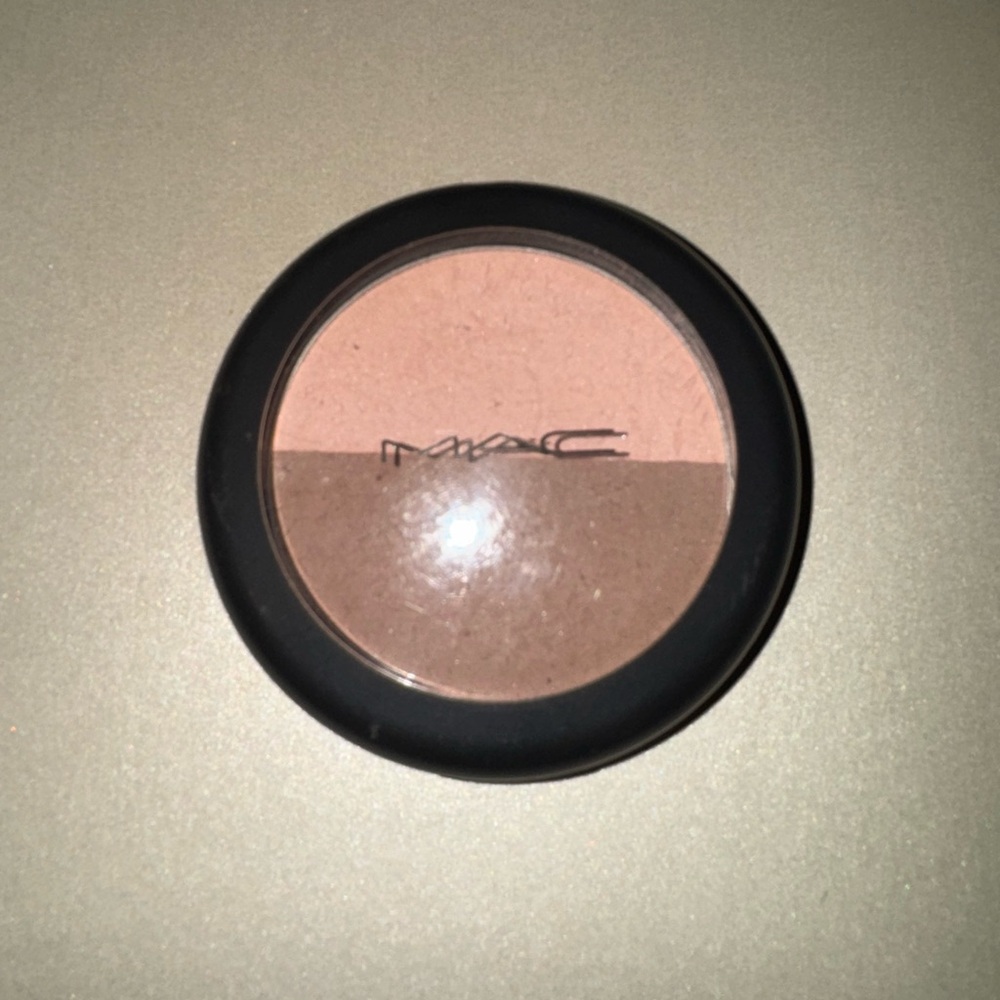 MAC Cosmetics Accentuate Sculpt - Picture 2 of 3